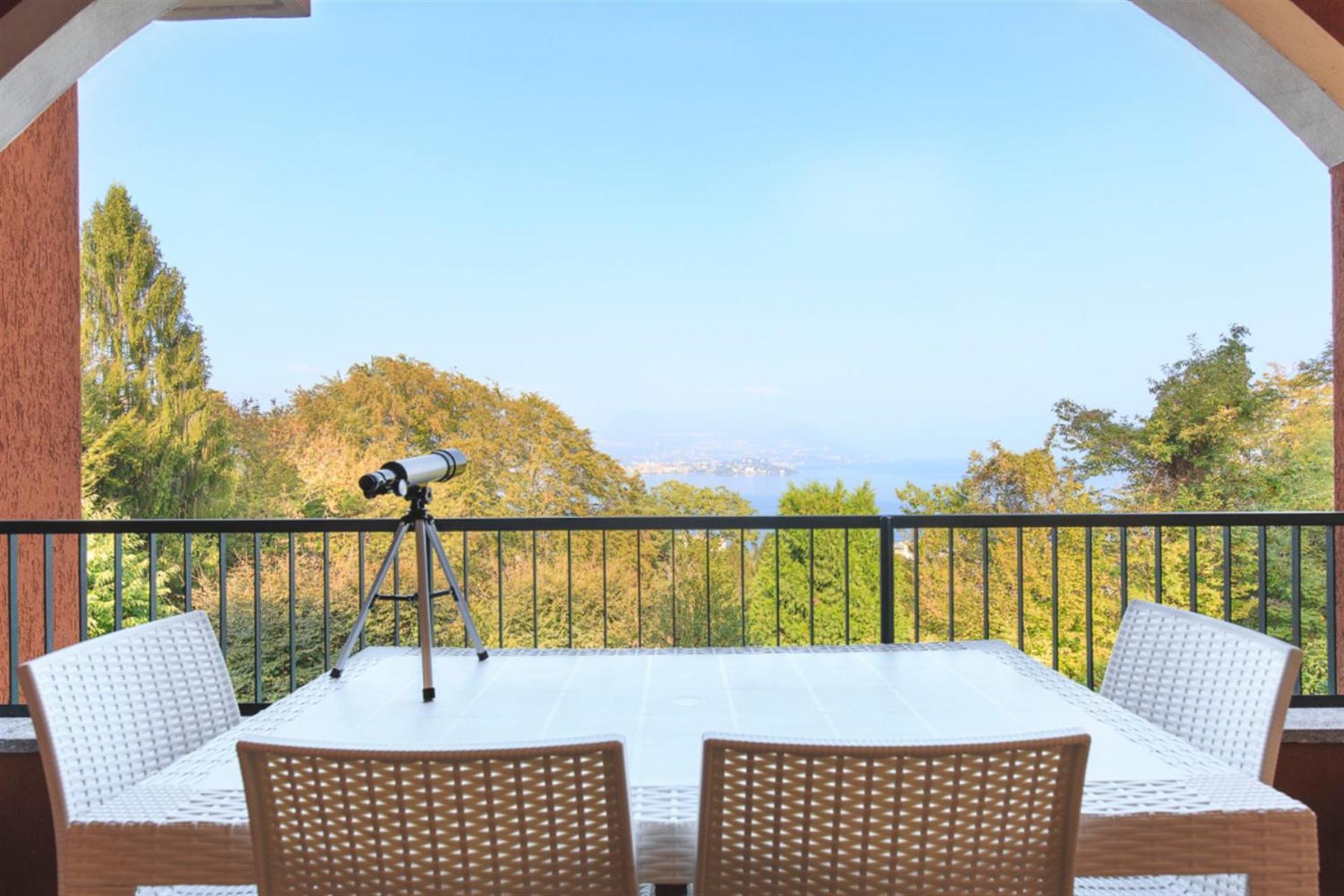 La Tana Del Lupo Stresa Apartment Luaran gambar